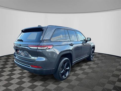 Used 2022 Jeep Grand Cherokee Altitude image 5