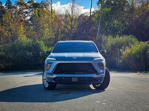 New 2026 Buick Enclave Sport Touring w/ Power Package image 9