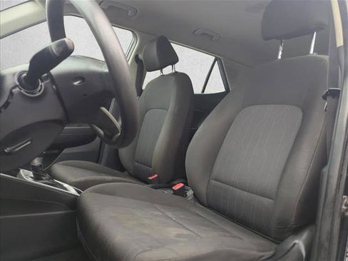 Used 2022 Hyundai Venue SE image 18