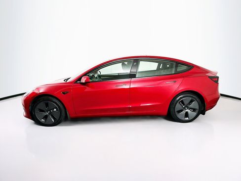 Used 2023 Tesla Model 3 Standard Range image 4