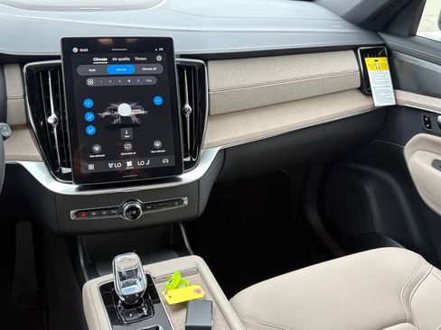 New 2026 Volvo XC90 B6 Plus w/ Protection Package Premier AWD/4WD image 13