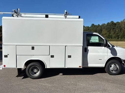 New 2025 Chevrolet Express 3500 w/ Power Convenience Package image 13