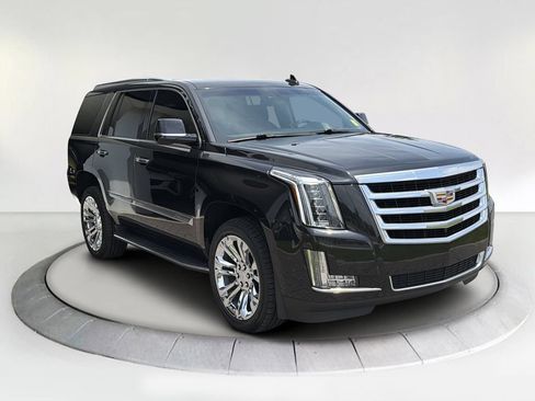 Certified 2019 Cadillac Escalade Luxury w/ LPO, Escalade Noir Package RWD image 6