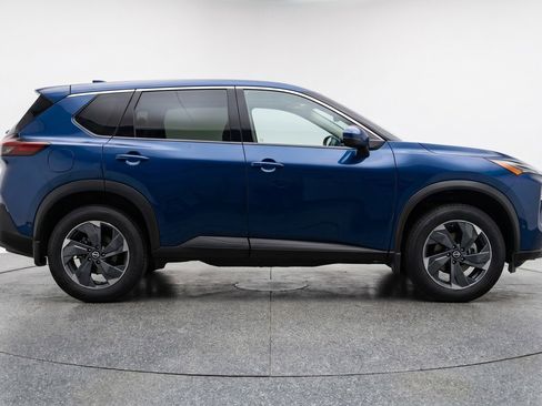 Used 2025 Nissan Rogue SV FWD image 9