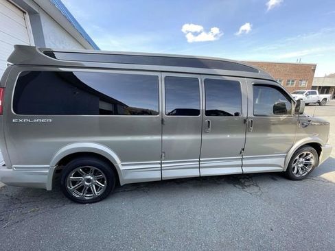 Used 2015 Chevrolet Express 2500 Extended RWD image 7