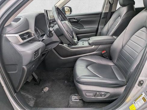 Used 2024 Toyota Highlander XLE image 16