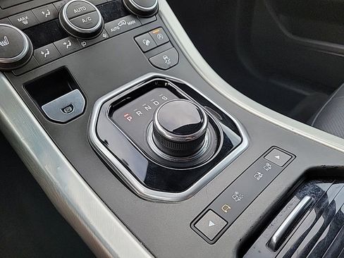 Used 2017 Land Rover Range Rover Evoque SE Premium image 29