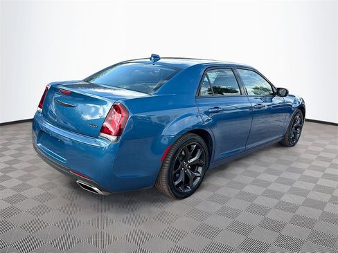 Used 2022 Chrysler 300 Touring w/ Sport Appearance Package image 6