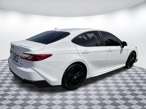 Used 2025 Toyota Camry SE FWD image 3