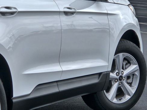 Used 2024 Ford Edge SE image 12