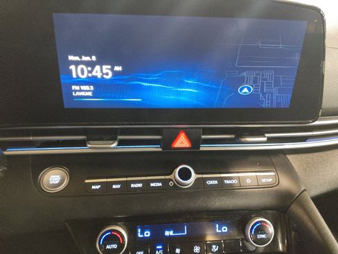 Used 2025 Hyundai Elantra SEL FWD image 25