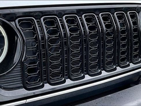 Used 2024 Jeep Wrangler Willys image 27