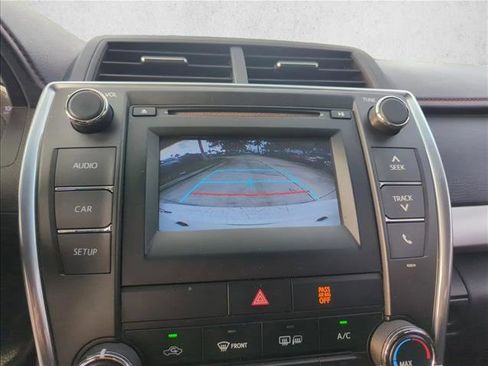 Used 2017 Toyota Camry SE image 9