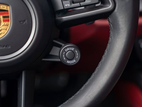 Used 2023 Porsche 911 Carrera 4S image 9