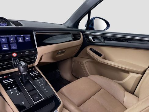 Certified 2023 Porsche Macan AWD/4WD image 26