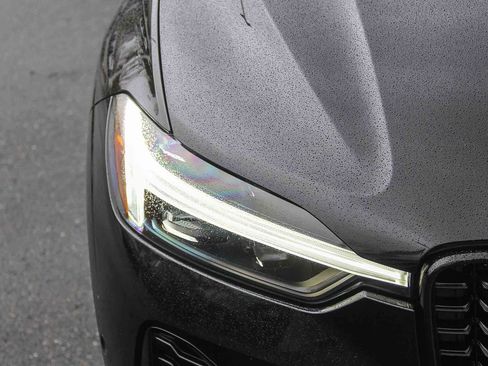 Used 2025 Volvo XC60 B5 Plus image 11