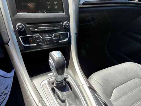 Used 2016 Ford Fusion SE w/ Equipment Group 202A FWD image 15