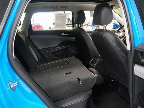 Used 2022 Volkswagen Taos SEL w/ Panoramic Sunroof Package image 24