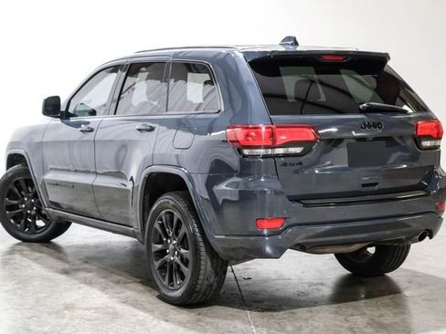 Used 2017 Jeep Grand Cherokee Altitude AWD/4WD image 11