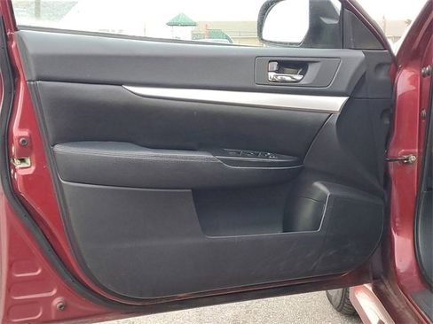 Used 2010 Subaru Legacy 2.5i Premium image 7