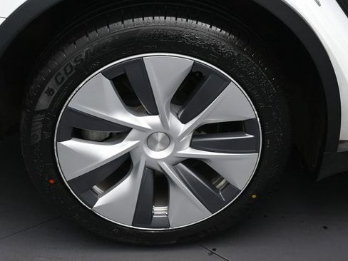 Used 2023 Tesla Model Y Long Range AWD/4WD image 8