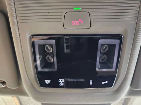 Used 2025 Volkswagen Atlas SE AWD/4WD image 32