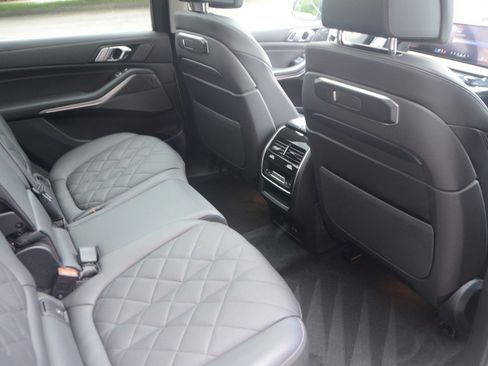 Used 2025 BMW X7 xDrive40i w/ Premium Package AWD/4WD image 13