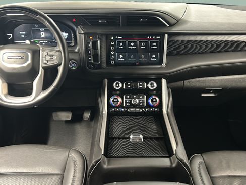 Used 2024 GMC Yukon Denali w/ Denali Reserve Package AWD/4WD image 17