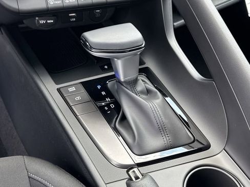 Certified 2025 Hyundai Elantra Sport image 24