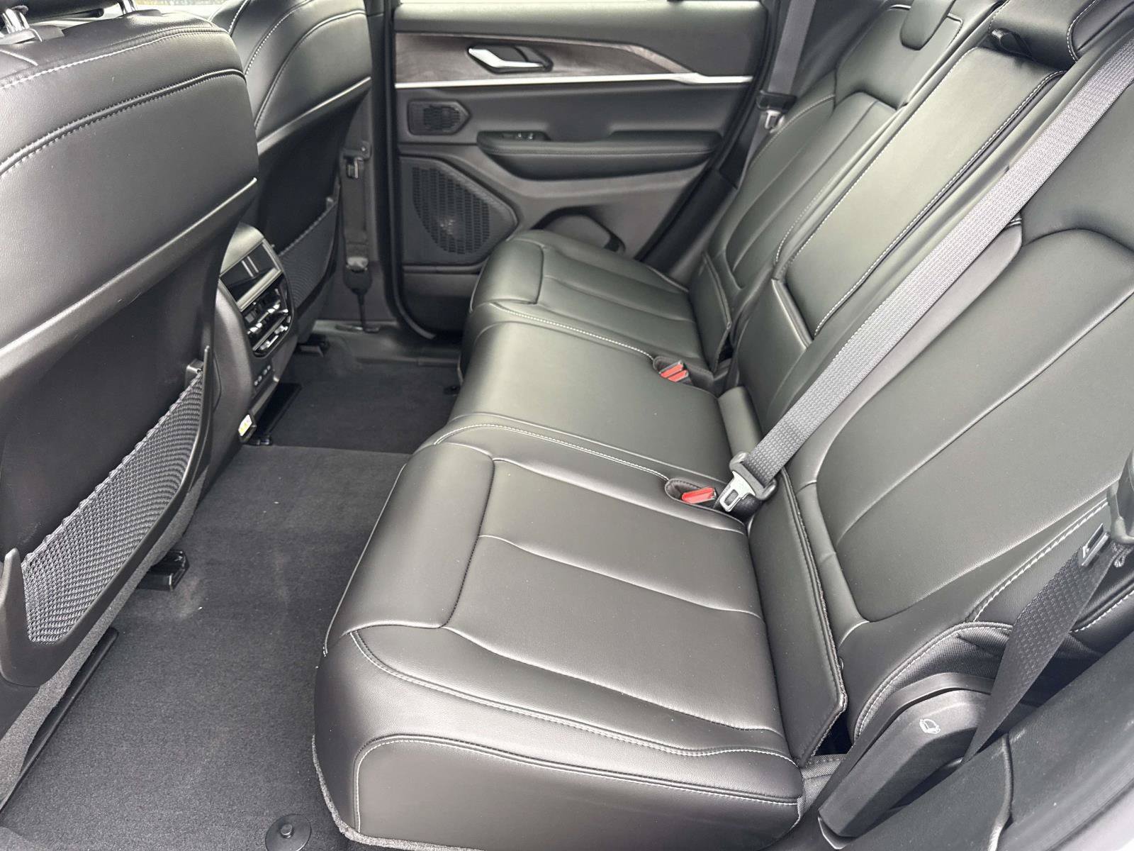New 2027 Jeep Grand Cherokee Limited AWD/4WD image 16