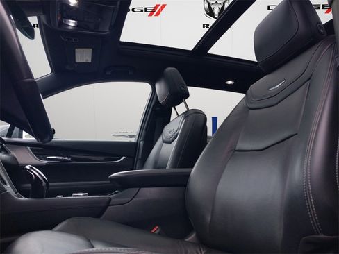 Used 2021 Cadillac XT6 Premium Luxury image 8