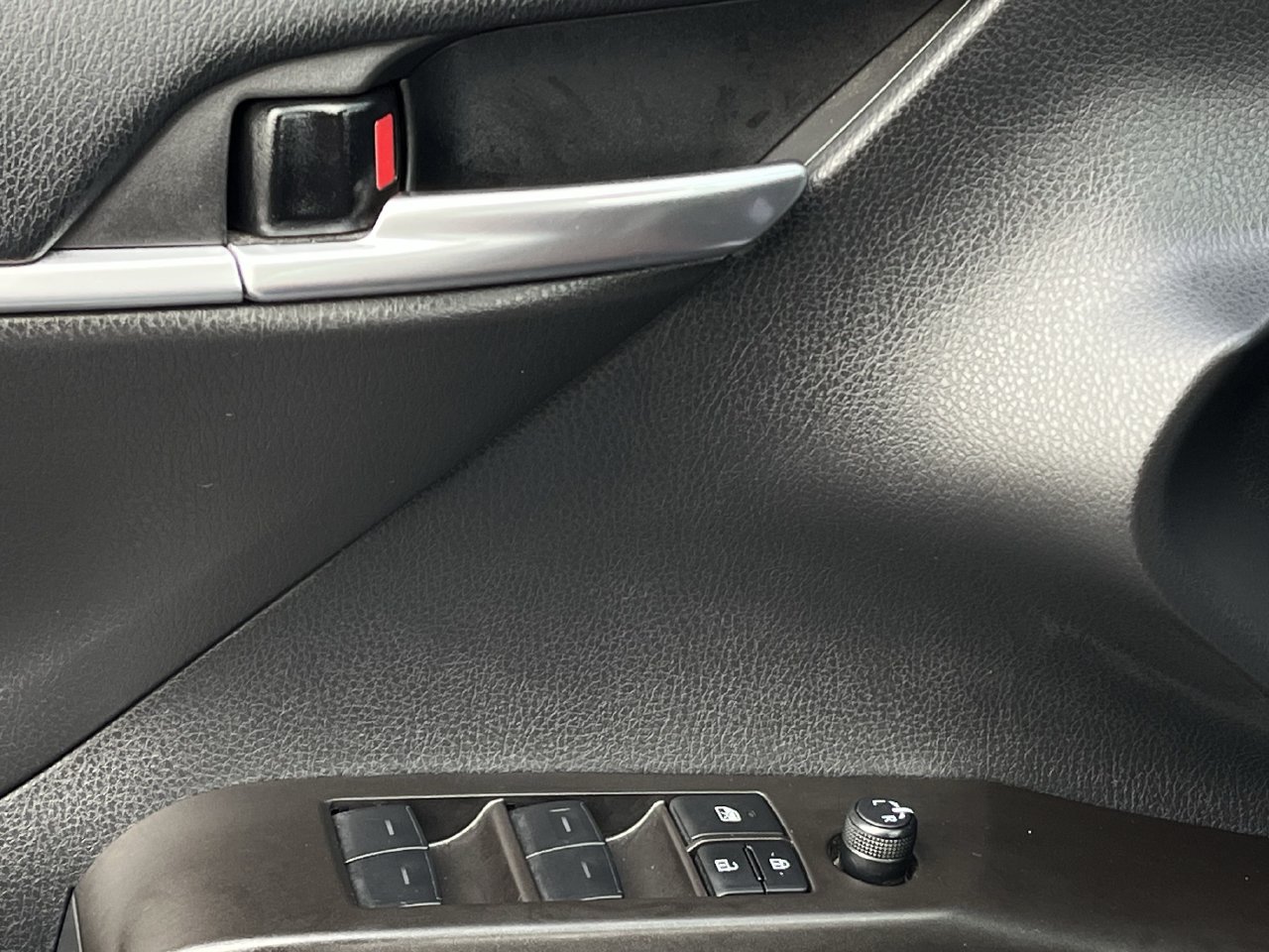 Used 2023 Toyota Camry SE FWD image 21