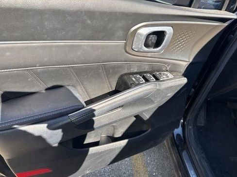 Used 2023 Kia Sorento SX image 19