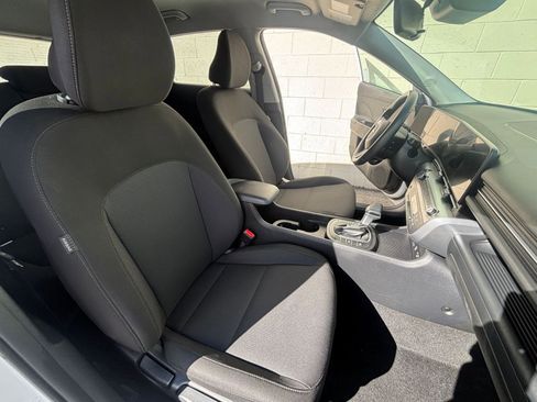 Used 2025 Hyundai Kona SEL image 36