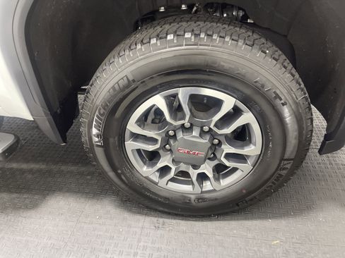Used 2025 GMC Sierra 2500 SLE w/ SLE Value Package; AWD/4WD image 27