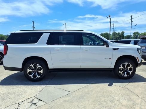 New 2026 GMC Yukon XL AT4 w/ AT4 Premium Plus Package AWD/4WD image 8