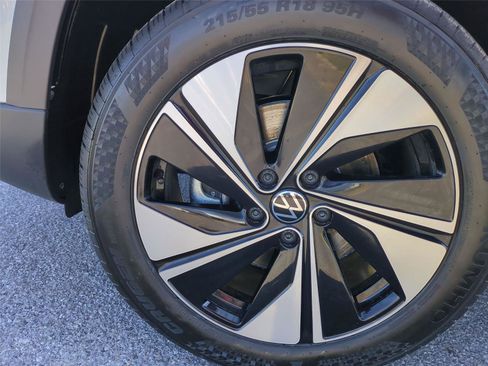 New 2026 Volkswagen Taos SE AWD/4WD image 21