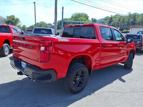 Used 2024 Chevrolet Silverado 1500 LT Trail Boss w/ Convenience Package II AWD/4WD image 4