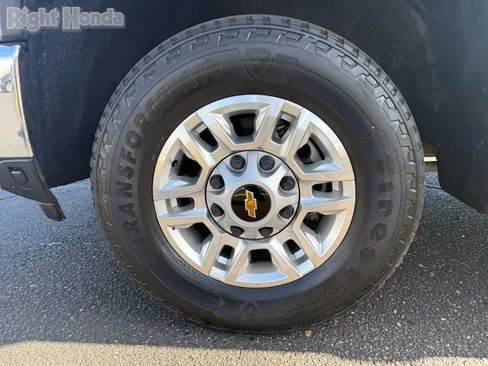 Used 2024 Chevrolet Silverado 2500 LT image 10