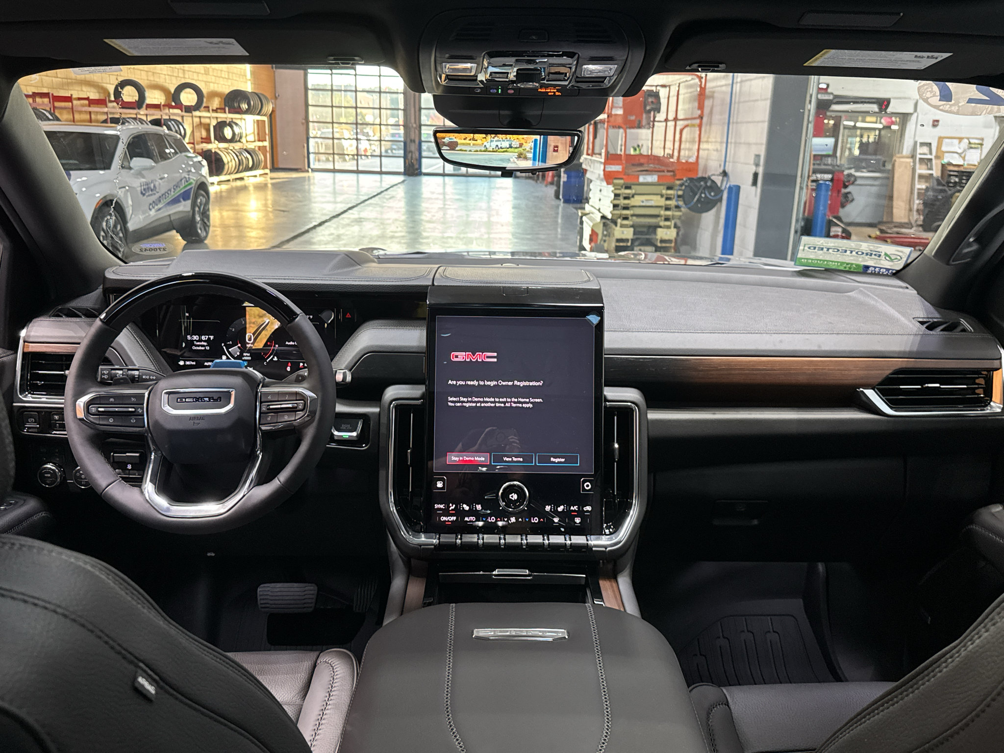 New 2027 GMC Yukon Denali w/ Denali Reserve Package AWD/4WD image 16