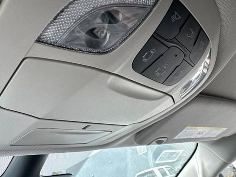 Used 2024 Chrysler Pacifica Touring-L FWD image 20