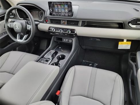 New 2025 Honda Pilot Touring image 32