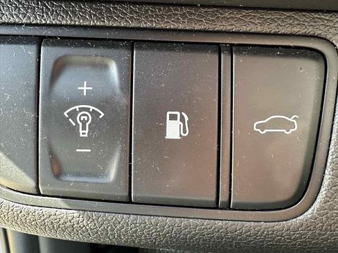 Used 2022 Genesis G70 3.3T image 12