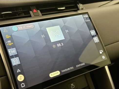 Certified 2025 Land Rover Discovery Sport S image 17