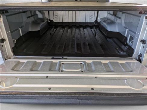 Used 2022 Jeep Gladiator Willys image 6