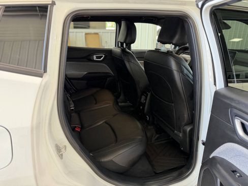 Used 2024 Jeep Compass Latitude AWD/4WD image 6