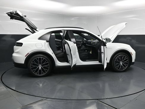 New 2026 Porsche Macan 4 Electric AWD/4WD image 33