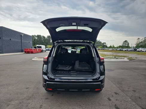 Used 2025 Nissan Rogue SV w/ SV Premium Package FWD image 17