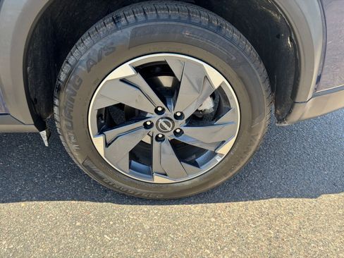 Used 2025 Nissan Rogue SV FWD image 32