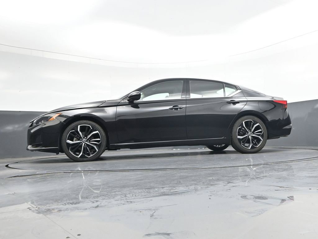 Certified 2025 Nissan Altima 2.5 SR FWD image 37
